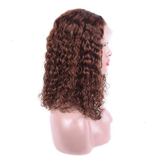 Nos perruques sont confectionnées à partir de véritables cheveux brésiliens, connus pour leur douceur, leur durabilité et leur aspect naturel.