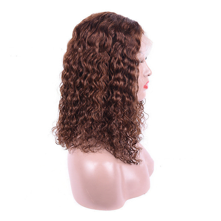 Nos perruques sont confectionnées à partir de véritables cheveux brésiliens, connus pour leur douceur, leur durabilité et leur aspect naturel.