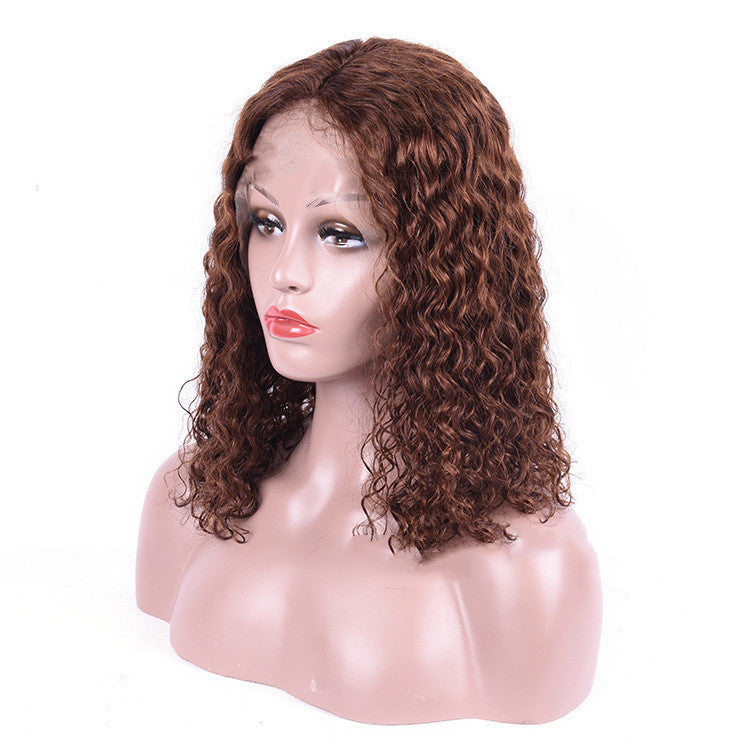 Nos perruques sont confectionnées à partir de véritables cheveux brésiliens, connus pour leur douceur, leur durabilité et leur aspect naturel.
