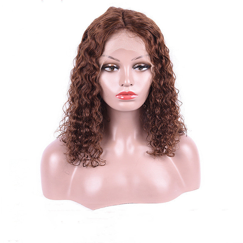Nos perruques sont confectionnées à partir de véritables cheveux brésiliens, connus pour leur douceur, leur durabilité et leur aspect naturel.