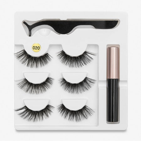 Faux cils avec des aimants à la mode (A Pair Of False Eyelashes With Magnets In Fashion)acc