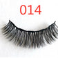 Faux cils avec des aimants à la mode (A Pair Of False Eyelashes With Magnets In Fashion)acc