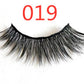 Faux cils avec des aimants à la mode (A Pair Of False Eyelashes With Magnets In Fashion)acc