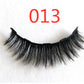 Faux cils avec des aimants à la mode (A Pair Of False Eyelashes With Magnets In Fashion)acc